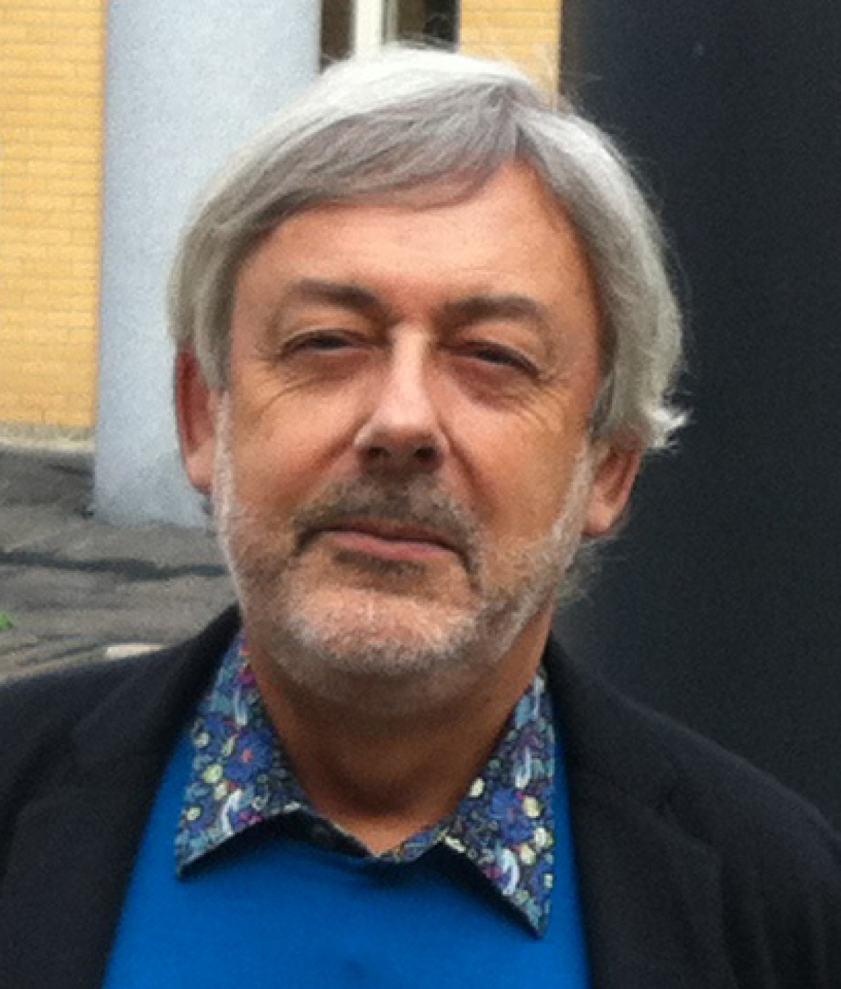 David Alexander ist Professor für Risiko- und Katastrophenvorsorge am University College London. Er ist Autor der Bücher „Natural Disasters“, „Confronting Catastrophe“, „Principles of Emergency Planning and Management“, „Recovery from Disaster“ (mit Ian Davis) and „How to Write an Emergency Plan“ (erscheint in Kürze). Er ist Chefredakteur des International Journal of Disaster Risk Reduction. Zu seinen Forschungs- und Lehrinteressen gehören Naturgefahren, Erdbebenkatastrophen, Kultur und Katastro