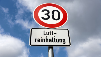 Verkehrsschild in Berlin: Geringere Geschwindigkeit sorgt für bessere Luft.